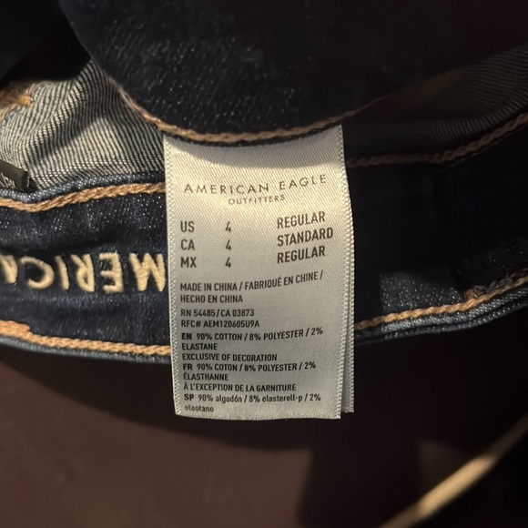 I am selling American Eagle jeans only worn maybe 1-2 times size 4 regular - Picture 3 of 3